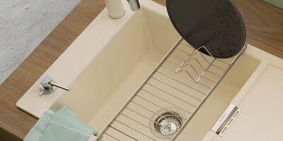 Granitspüle mit Einbau-Spülmittelspender Ladon von SCHOCK