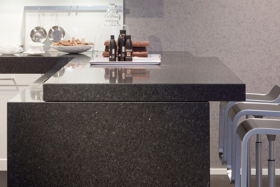 Obacht: Naturstein verträgt keine kalklösenden Reinigungsmittel wie bspw. Essig!